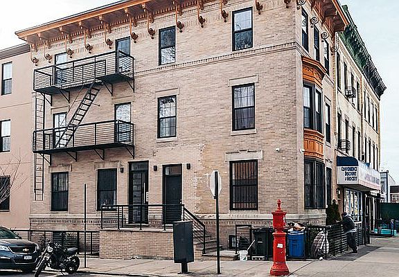 4th image of 233 Weirfield St APT 1R