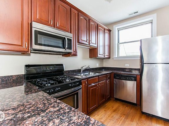 3rd image of 1518 W Waveland Ave #878401