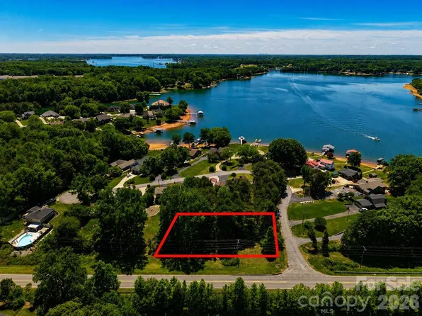 4244 Harbor Ln, Sherrills Ford, NC 28673