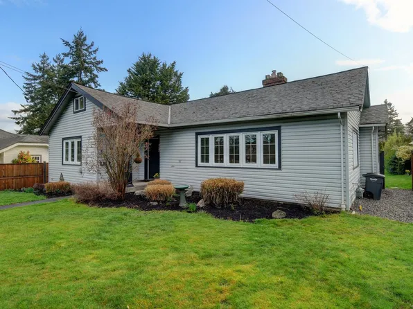 3919 Quadra St, Saanich, BC V8X 1J3