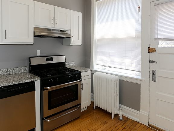 5th image of 445 W Melrose St APT 3C