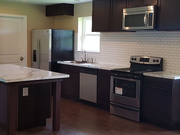 3rd image of 250 Major St