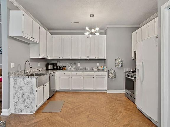 3rd image of 131 Pecan Lake Dr