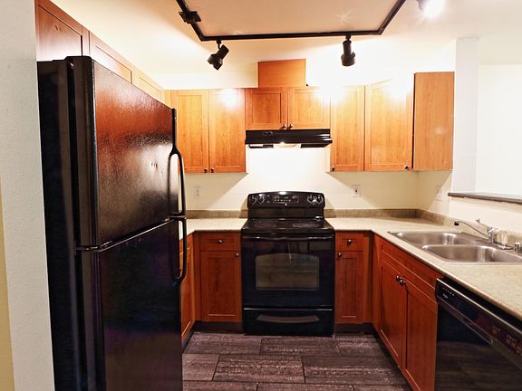 5th image of 500 Elliott Ave W APT 313