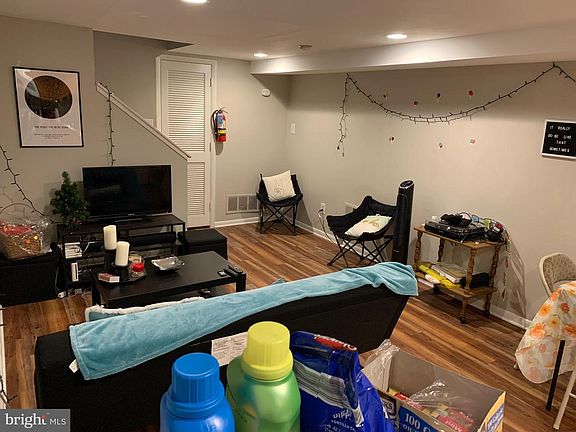 2nd image of 1424 Catharine St APT B
