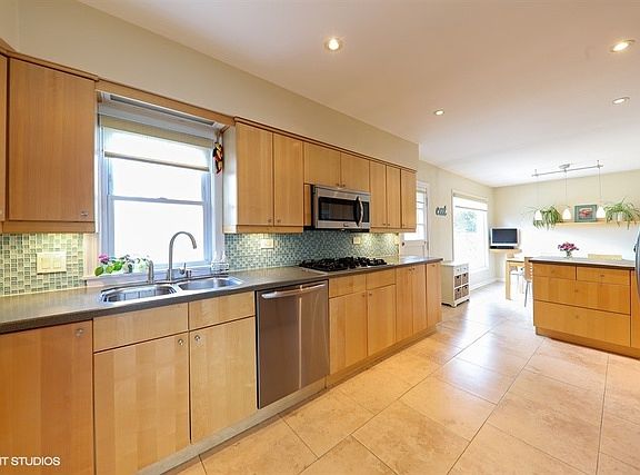 4th image of 146 Green Valley Dr