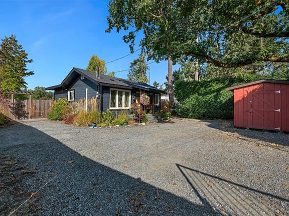 2nd image of 4826 W Saanich Rd