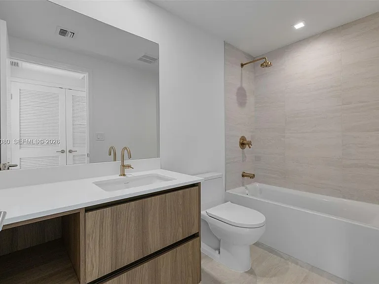 77 SE 5th St #Penthouse 01 — Photo 5