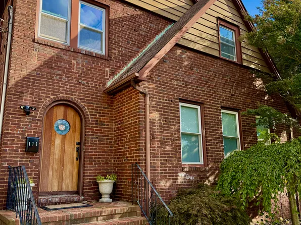 (undisclosed Address), Lynbrook, NY 11563