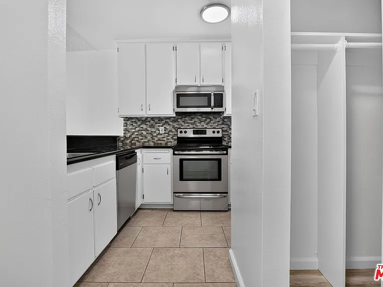 311 Montana Ave #302 — Photo 6
