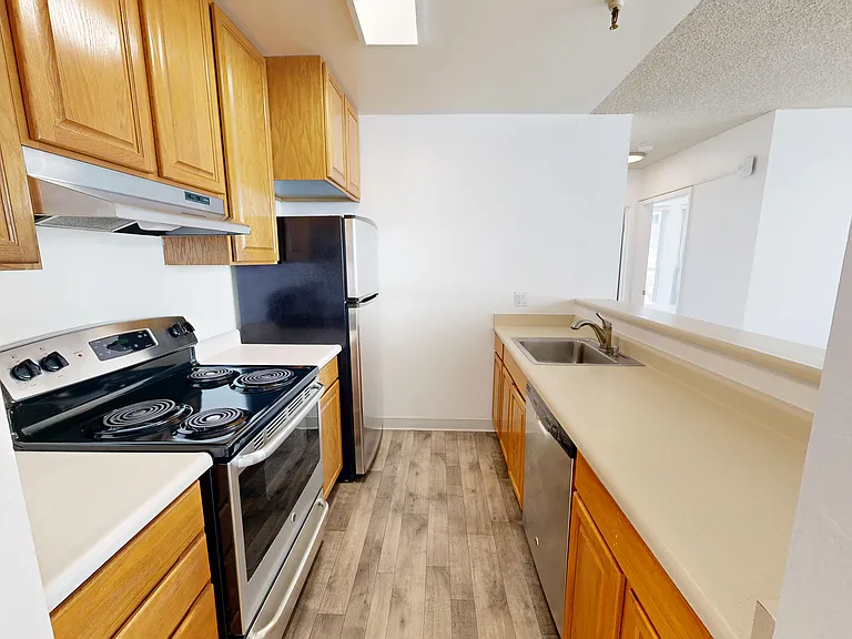 1690 Broadway Street — Photo 4