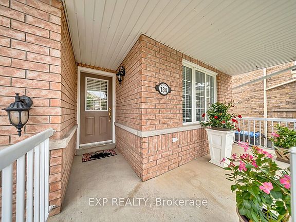 3rd image of 134 Dells Cres