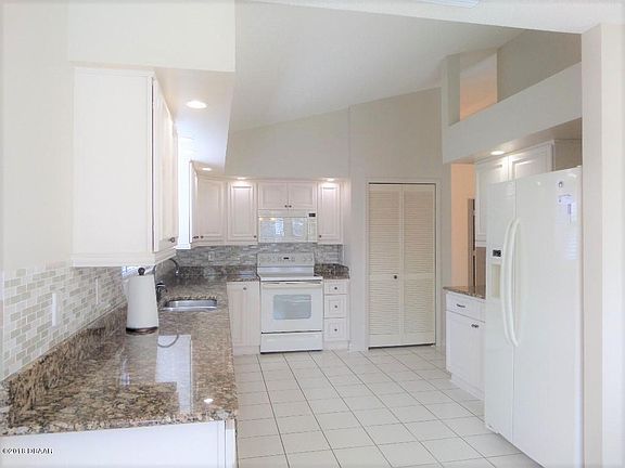 4th image of 977 Belleflower Dr