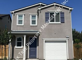 356 Oxford Ave #A, Clovis, CA 93612