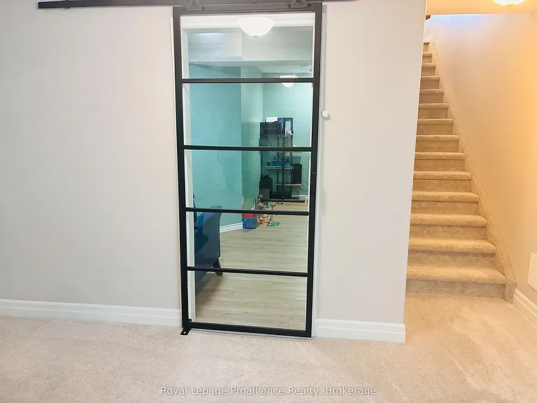 48 Mercedes Dr — Photo 26