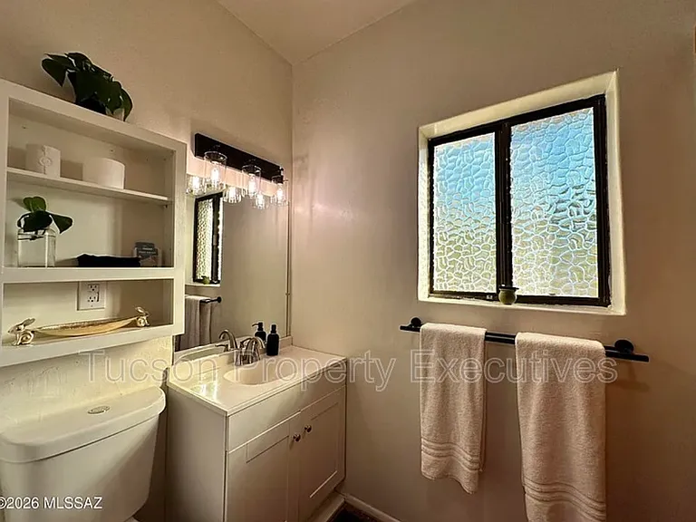 570 S Main Ave #2 — Photo 9