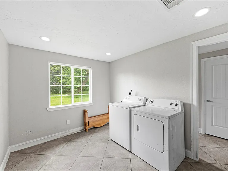 1209 Dogwood Dr — Photo 24
