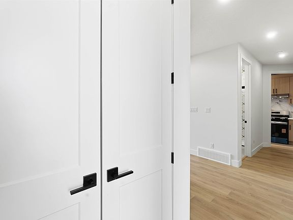 3rd image of 417 Pine Point