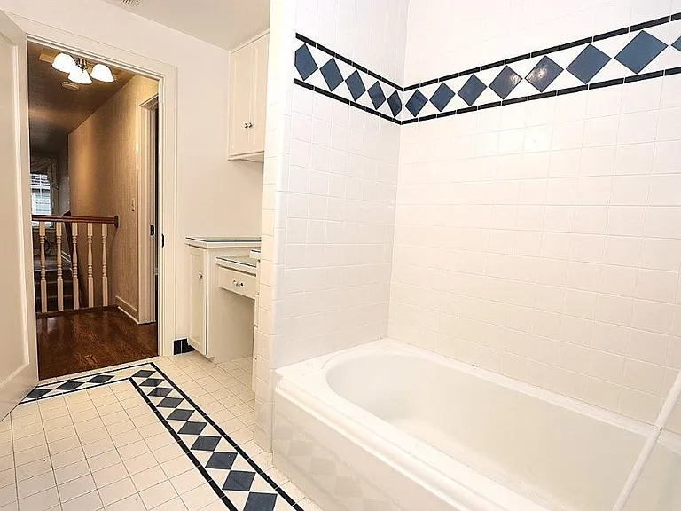 1616 11th Ave — Photo 33