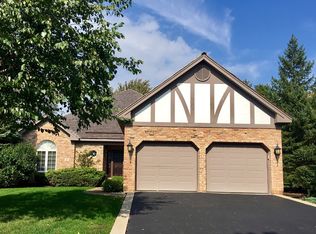 2 Berkshire Ln, Burr Ridge, IL 60527