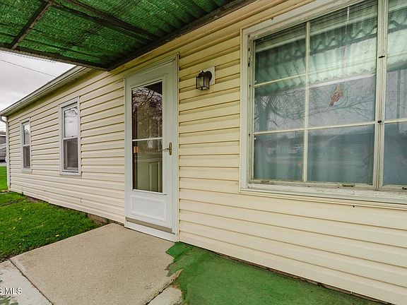 3rd image of 24 Gail Ln