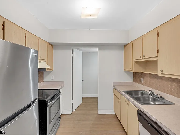 1830 Maravilla Ave #806 — Photo 9