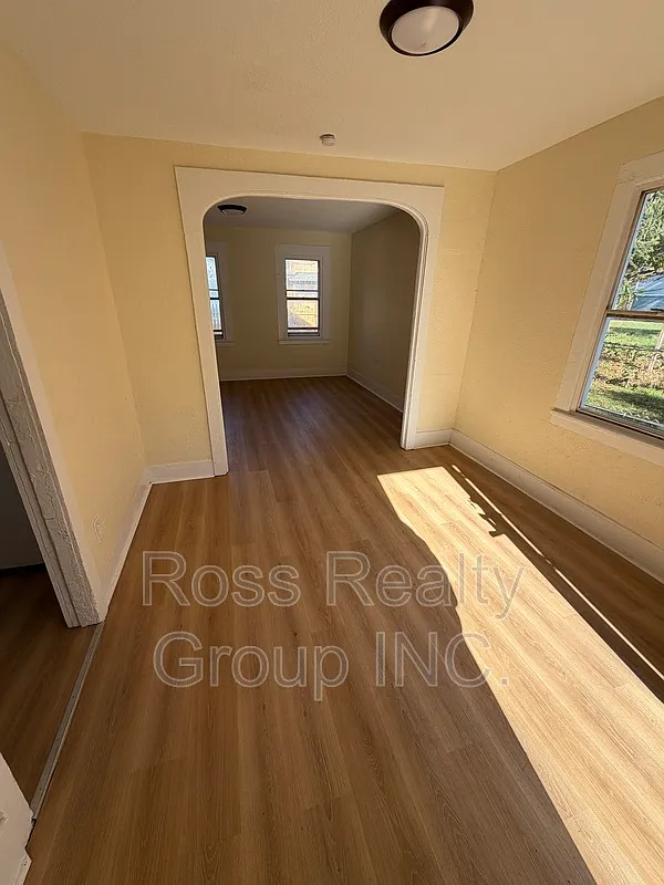2 bed, 1.0 bath, $850 — Photo 2