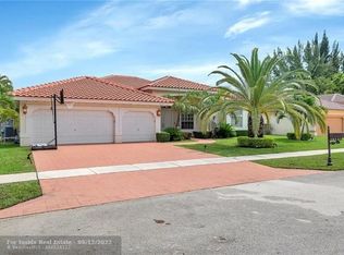 10121 SW 1st St, Plantation, FL 33324