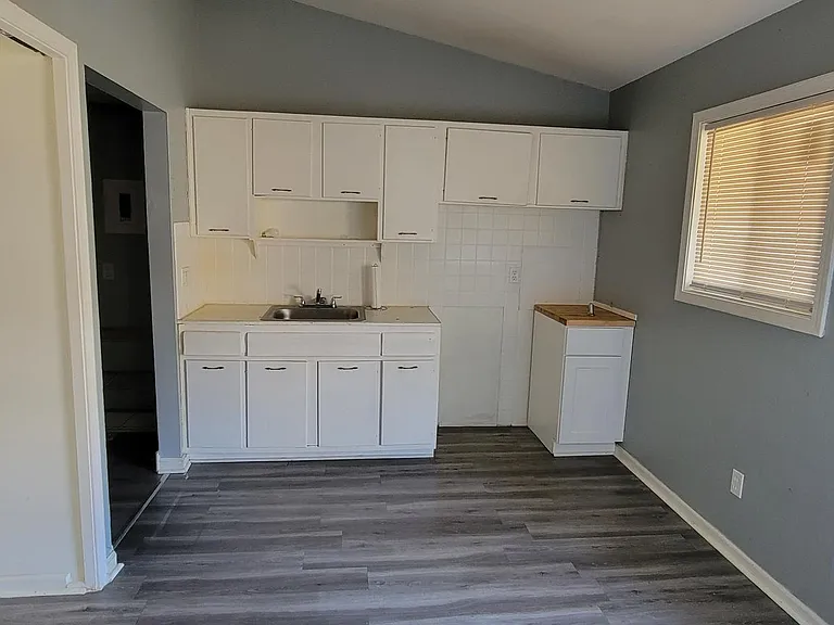 1162 Jason Ave — Photo 4