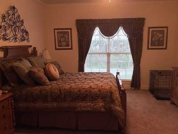 2nd image of 207 Hickory Crest Dr NE