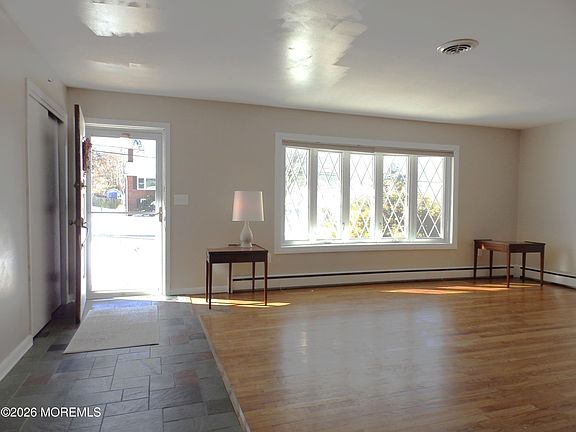 2nd image of 543 Hollywood Avenue