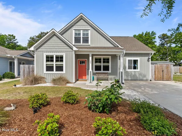 129 NE 7th Street, Oak Island, NC 28465