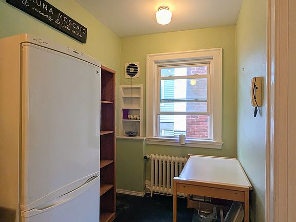 4th image of 4725 15th Ave NE APT 39