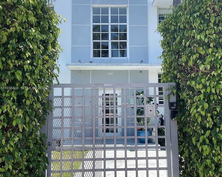 1st image of 600 15th St APT 10