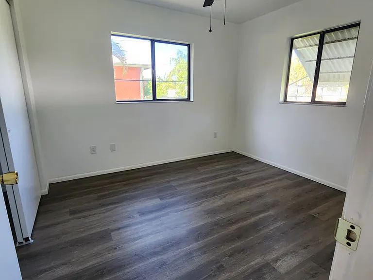 28 NE 20th Ave — Photo 11
