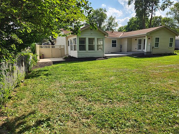 5th image of 160 Fairdale Ave