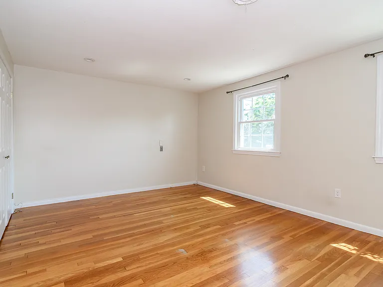 220 Kent St #220 — Photo 10