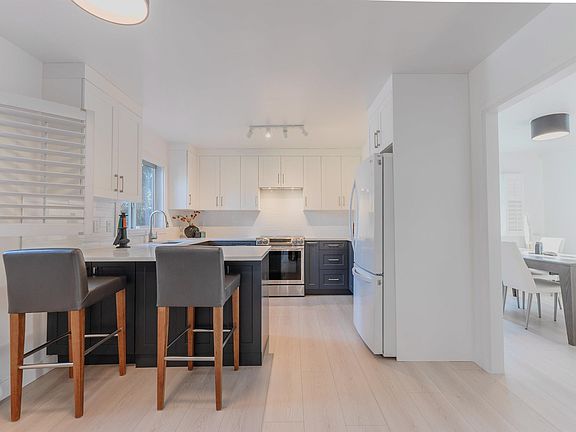 5th image of 6640 Shawnigan Pl
