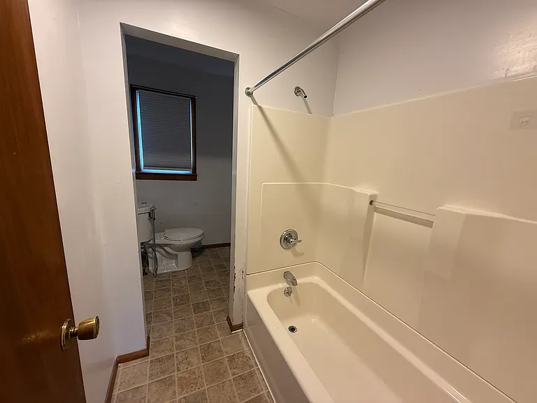 1 Riverview Dr #4 — Photo 4