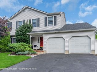 22 Davids Ln, Howell, NJ 07731