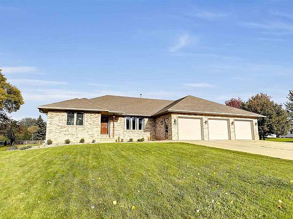 2nd image of 2037 Meadow Links Dr