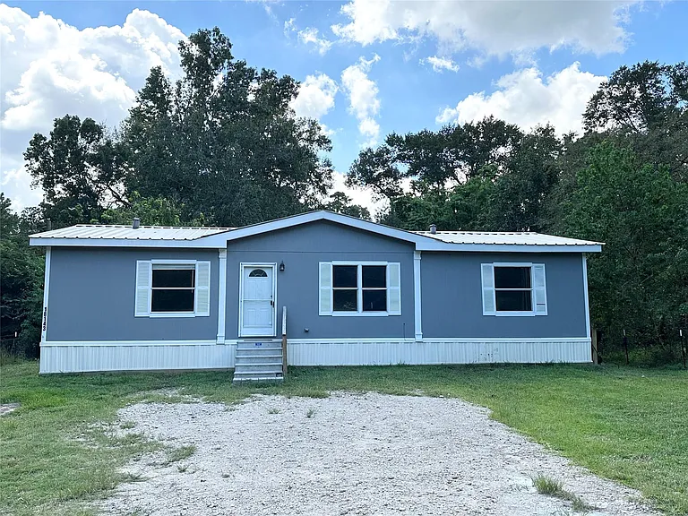 18143 Breezy Dr — Photo 6