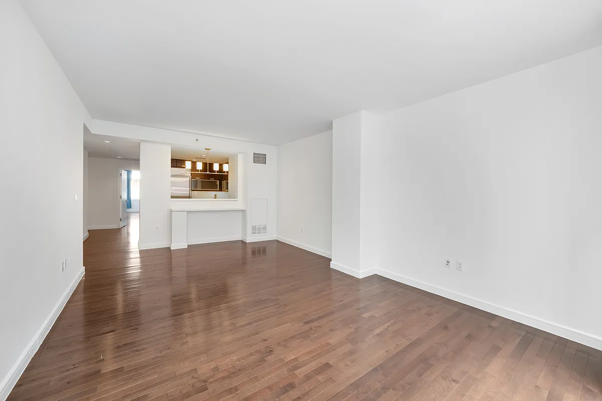 Building Photo - 225 E 34th St #5I