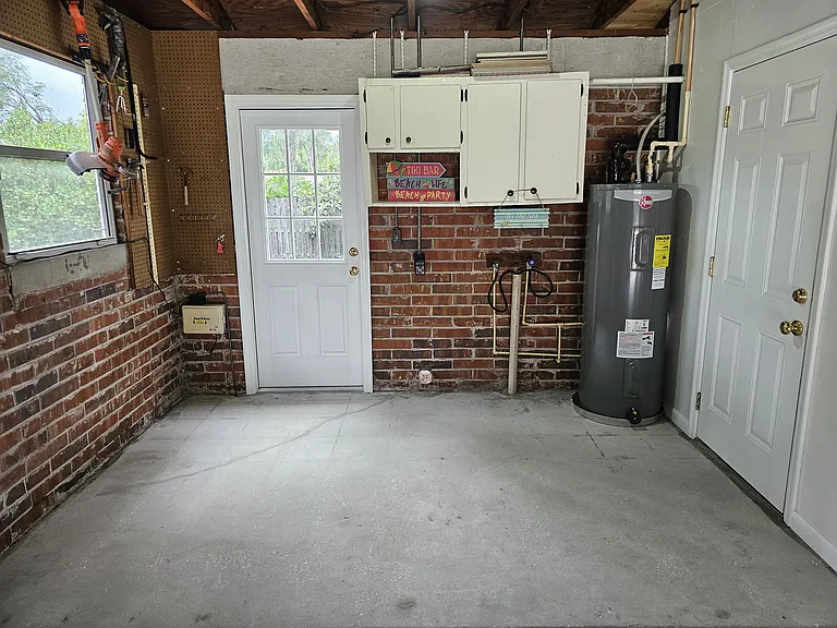 Garage with washer & dryer hookups