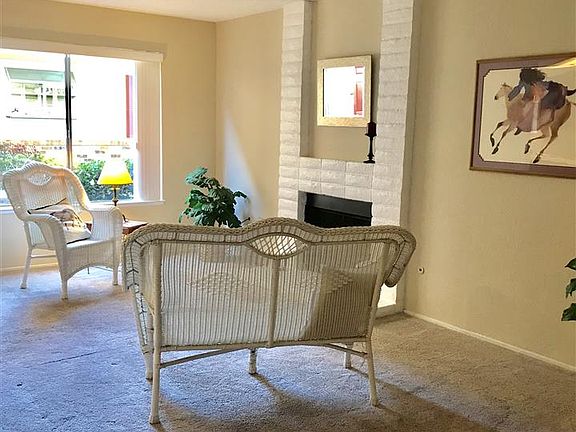 4th image of 2565 El Portal Dr APT B