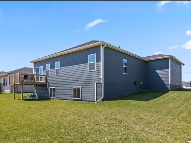9007 Alexandra Rd — Photo 9