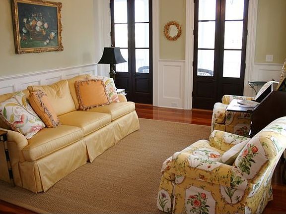 Sitting room/formal living 