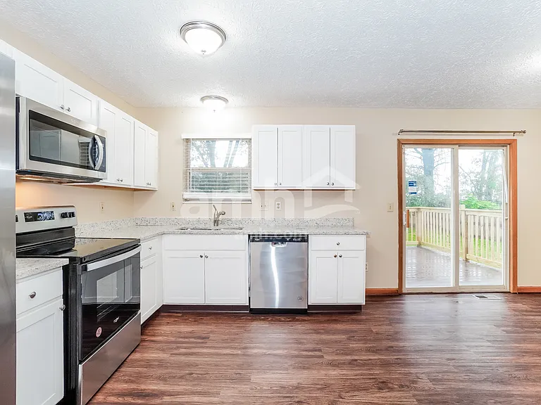 5433 Longworth Dr — Photo 7