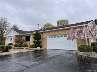 1390 Oakland Ave, Saint Clair, MI