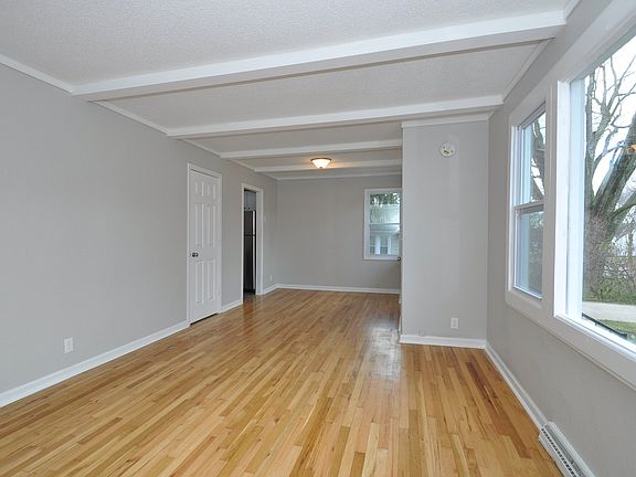 5th image of 915 Milwaukee Ave